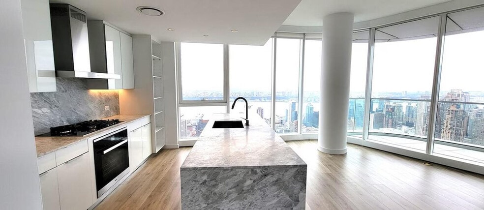 Building Photo - 1626 Broadway