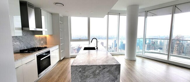 Building Photo - 1626 Broadway-SI ID1461706P