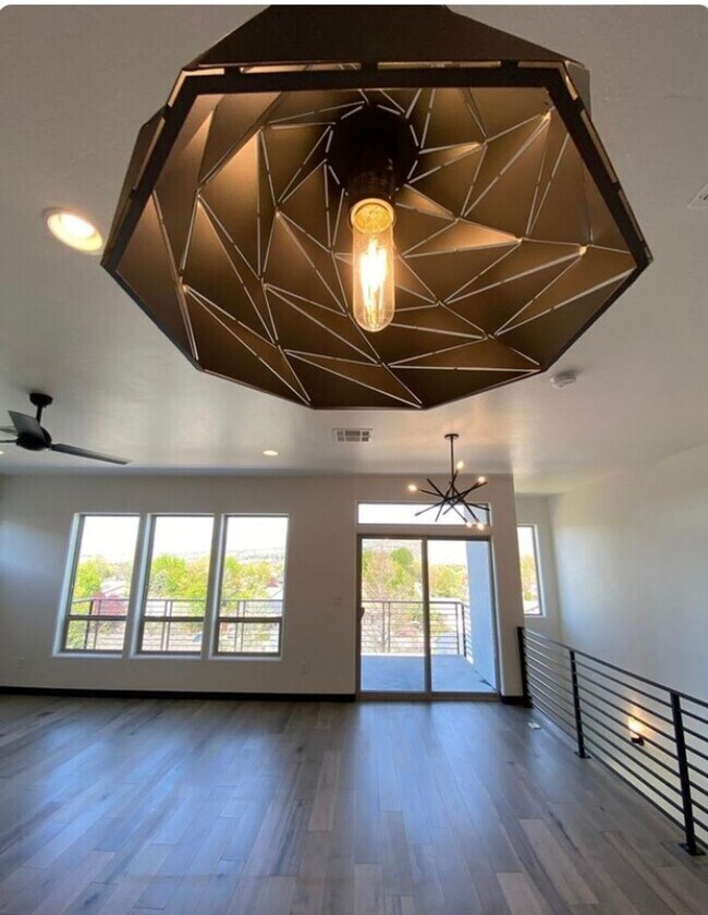 Building Photo - Close to Micron! Luxury Town Home With Two...