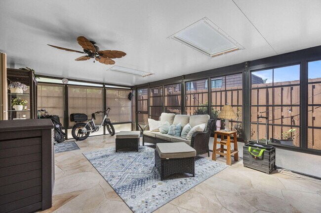 Building Photo - 5674 SE Riverboat Dr