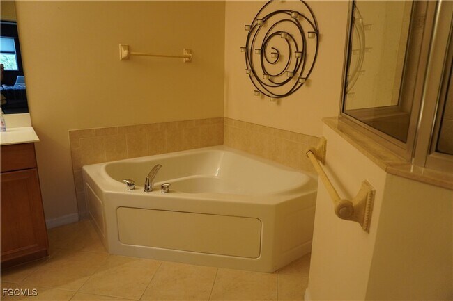 Building Photo - 13091 Sandy Key Bend