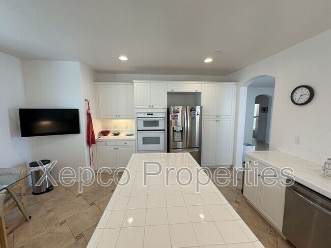 Building Photo - 1290 Esperanza Trail