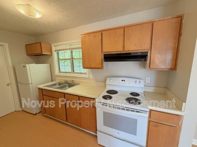 Building Photo - 710 Fertilla St