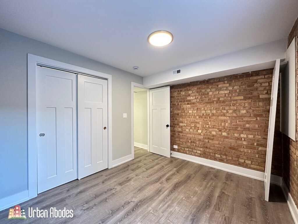 Building Photo - 1220 N La Salle Dr