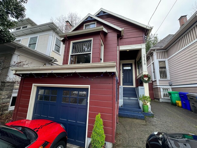 Primary Photo - 2154 NW Everett St