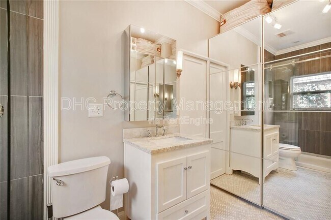 Building Photo - 939 Euclid Ave NE