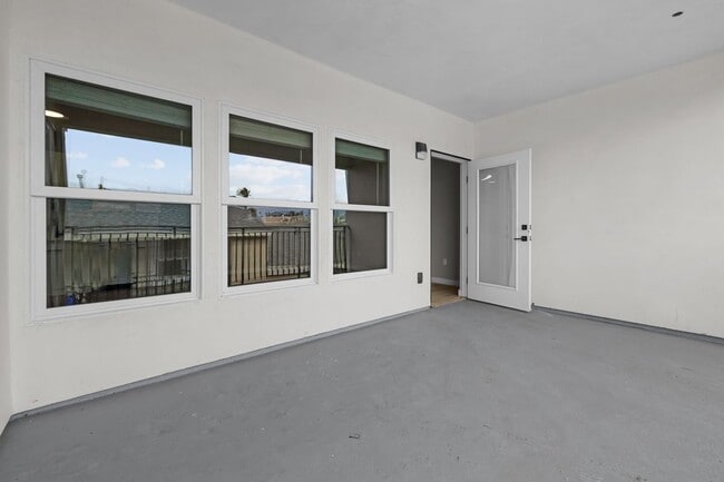 Building Photo - 12714 S Figueroa St