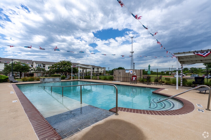 Swimming Pool - Country Lane Seniors - Temple Community