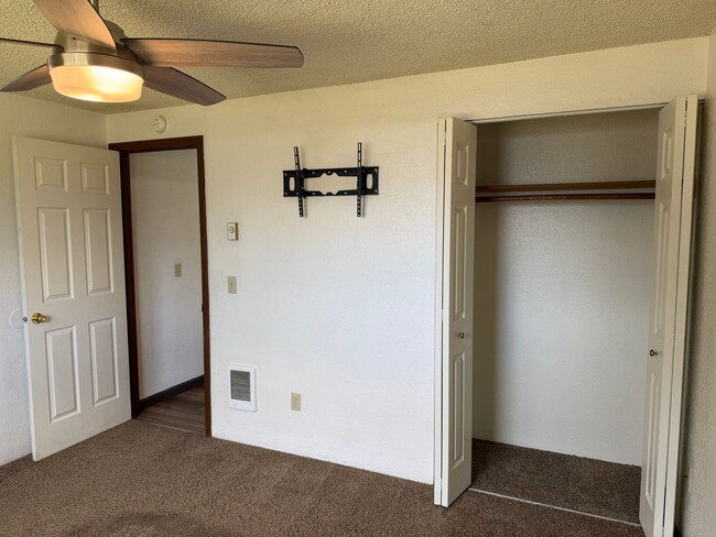 Building Photo - 3 bedroom 2 bath house in Thurston!