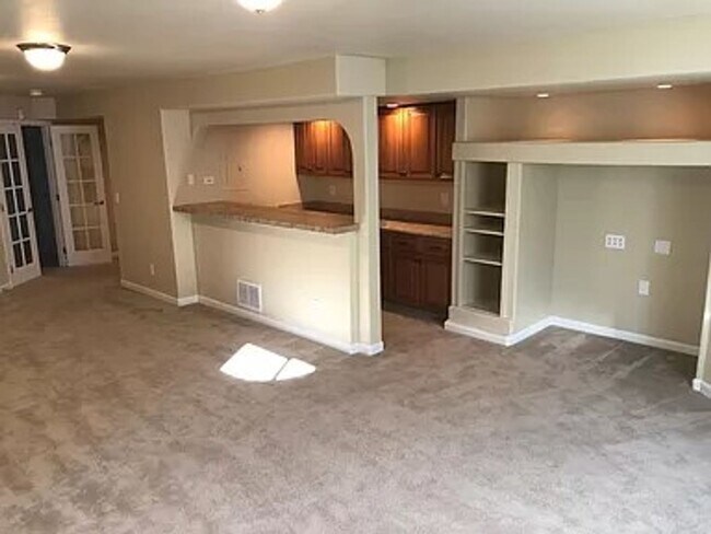 Building Photo - 1319 Lily Lake Dr