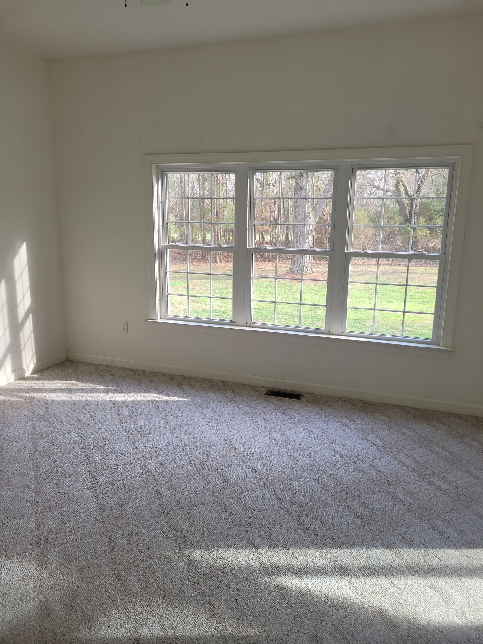 Building Photo - 147 Sir Guy Dr