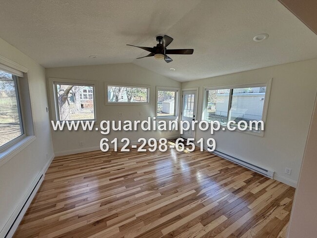 Building Photo - Roseville House in Secluded Midland Hills Available September 1, Updated Kitchen, Large Primary S...