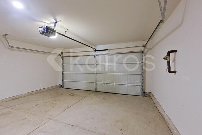 Building Photo - 1626 Hidden Gdn Ln