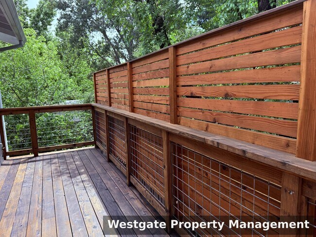 Building Photo - 220 Payran St