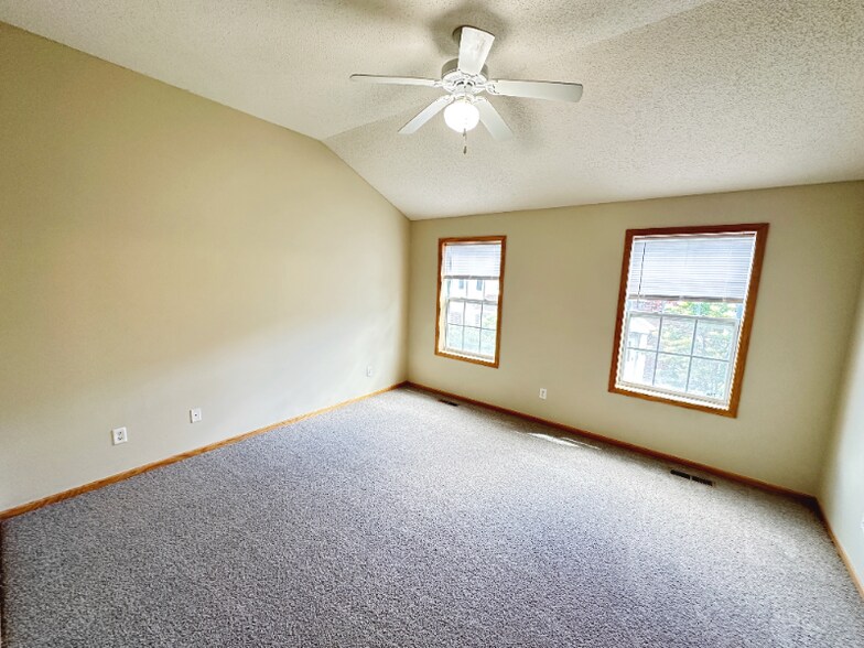 Building Photo - 1244 Chateau Ave
