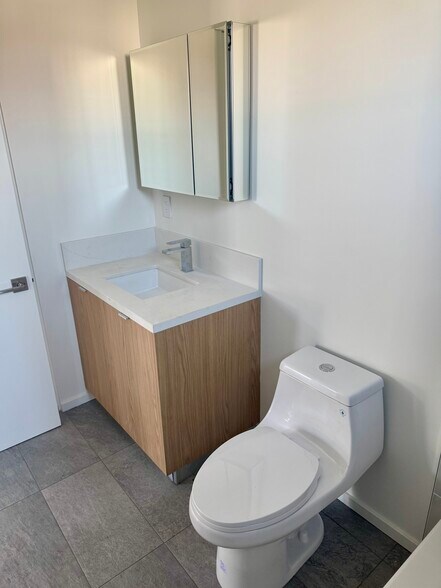 Building Photo - 2520 5th St