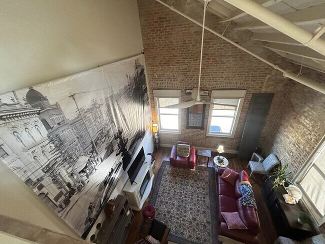 Building Photo - 246 N Court St