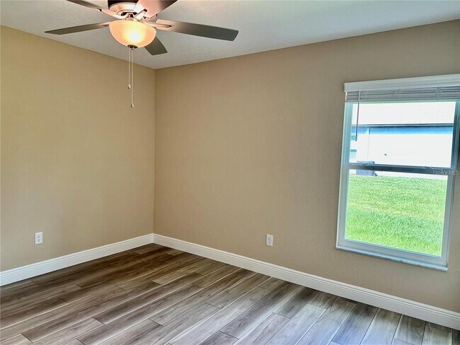 Building Photo - 13075 House Finch Rd