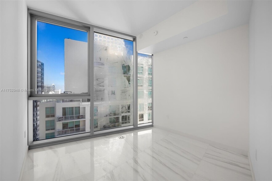 Building Photo - 300 Biscayne Boulevard Way
