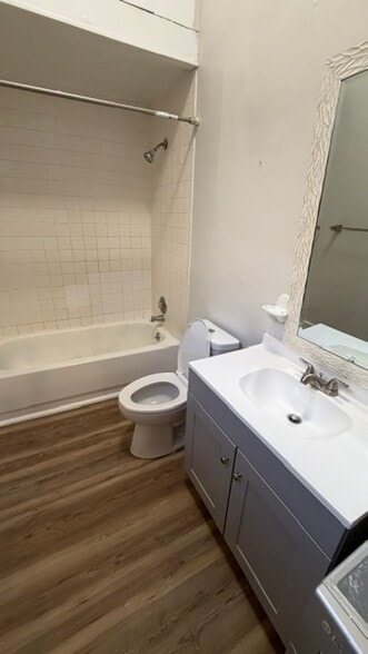 Building Photo - 335 King St