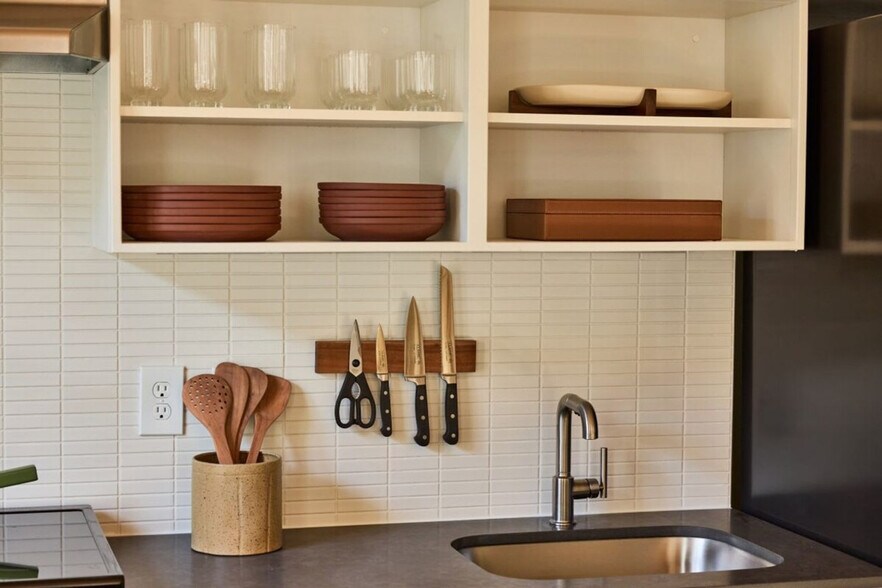 Building Photo - 6 Zubly St