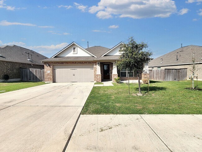 Building Photo - Beautiful One Level 3 BR / 2 BA Home for R...