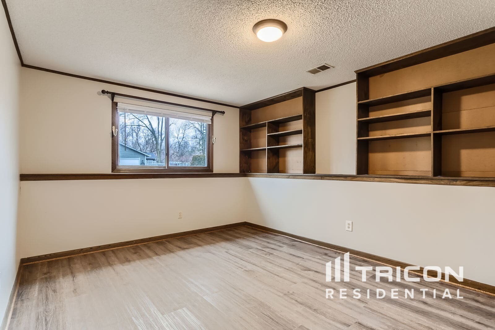 Building Photo - 2805 Saddlebrooke Cir