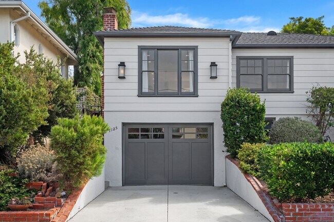 Building Photo - Charming La Jolla Beach Cottage