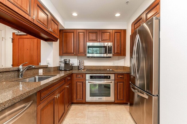 Building Photo - 347 N New River Dr E