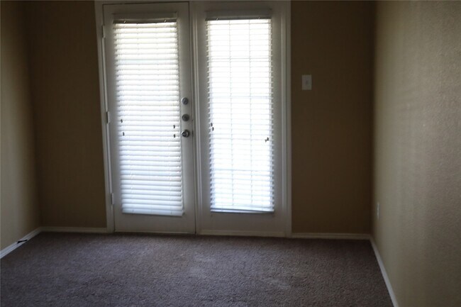 Building Photo - 9724 Old Field Dr