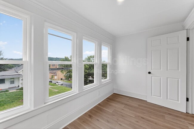 Building Photo - 1527 Farland Ave
