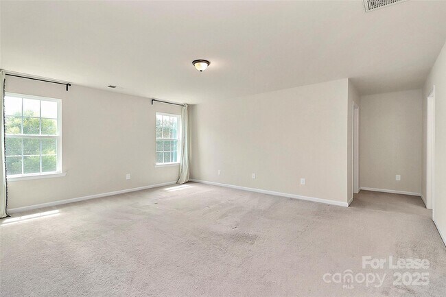 Building Photo - 16027 Harbor Hill Dr