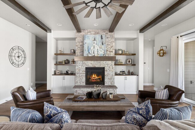 Building Photo - Exquisite Luxury Retreat on 1 Acre – 5BR/4...