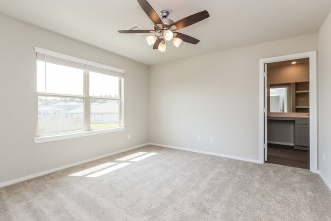 Building Photo - 540 Dalloway St