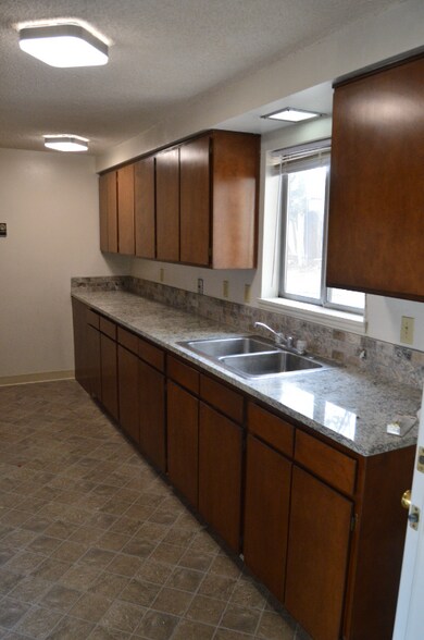 Building Photo - 20667 Antrim Dr