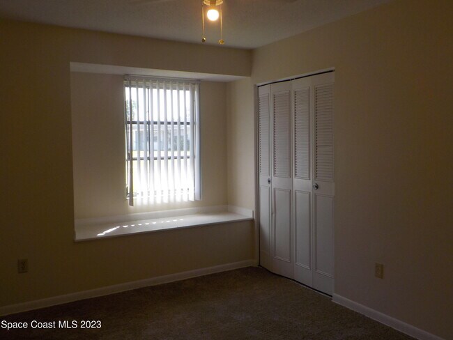 Building Photo - 636 Hampton Dr NE