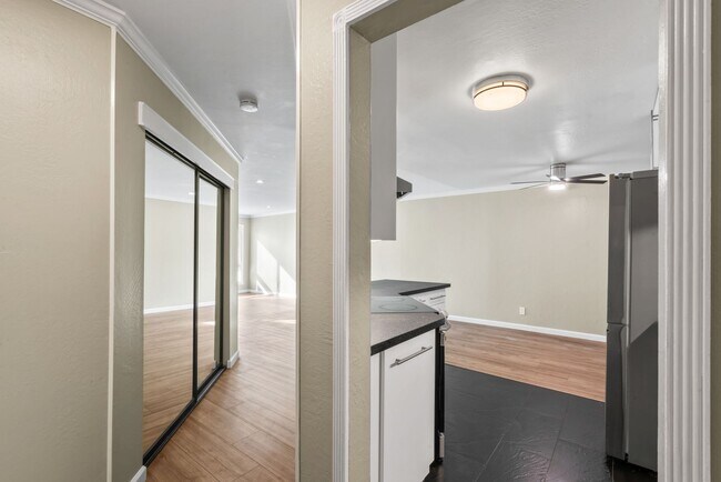 Building Photo - Cutest Condo on the Market!