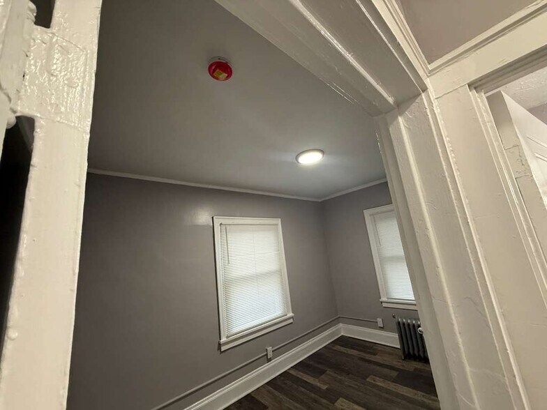 Building Photo - 392 E 147th St