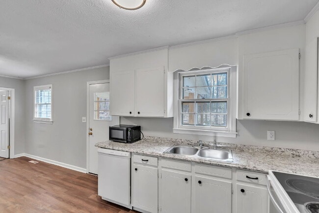 Building Photo - 3 Bedroom, 1.5 Bath Ranch on Over Half an Acre with Fenced Yard, and Deck $1850/mo rent