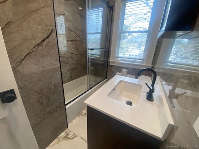 Building Photo - 279 Wakelee Ave