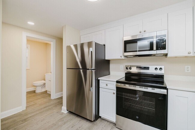 Building Photo - 687 Washington St