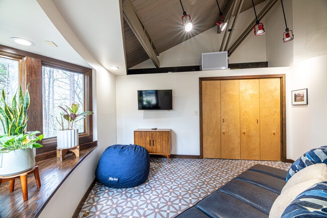 Building Photo - 1816 Bear Spgs Wy