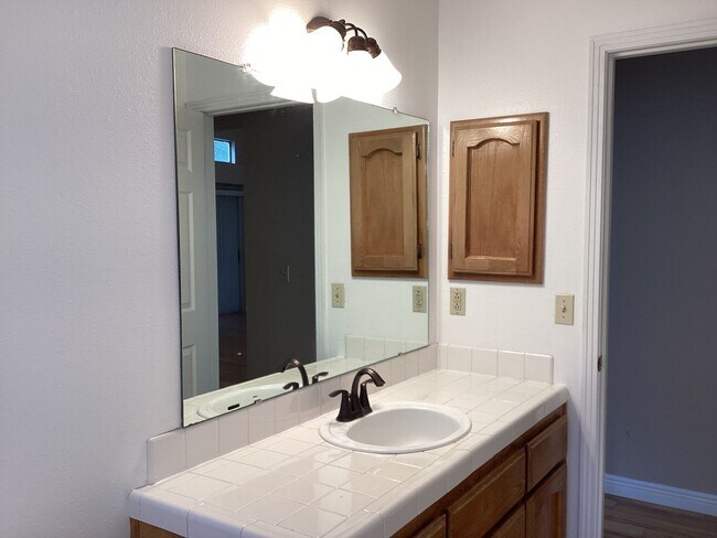 Building Photo - 9615 N Buttonwood Ct