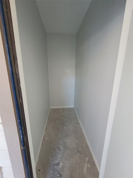 Building Photo - 7055 N Holiday Dr