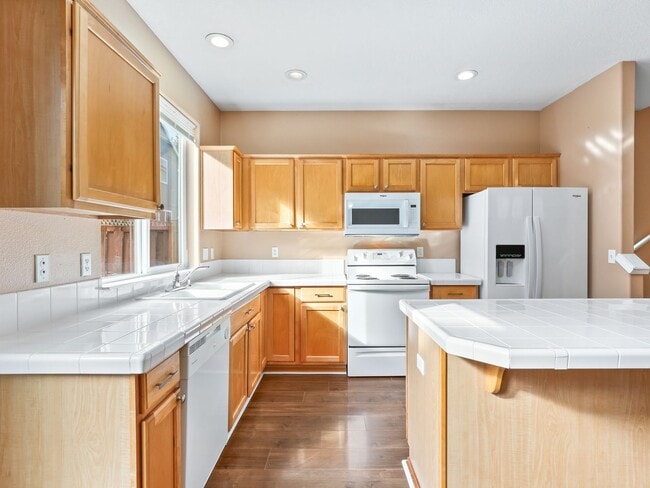 Building Photo - 3 Bed Home w/Recent Updates Attached Garag...