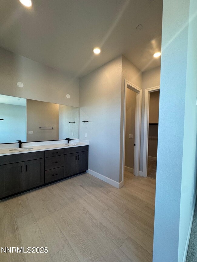 Building Photo - 1521 Golf Club Dr