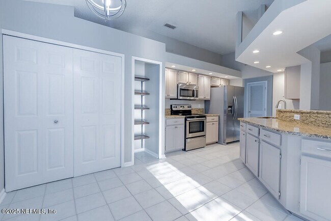 Building Photo - 326 Wildberry Ct