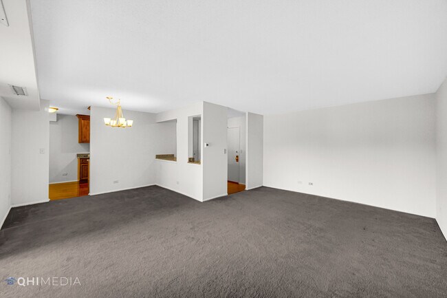 Building Photo - 111 S Baybrook Dr
