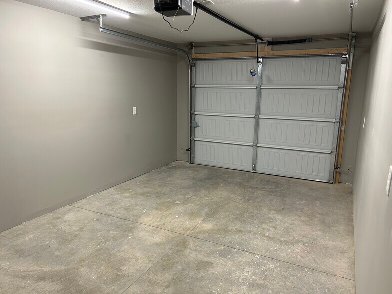 Building Photo - 252 Keswick Dr
