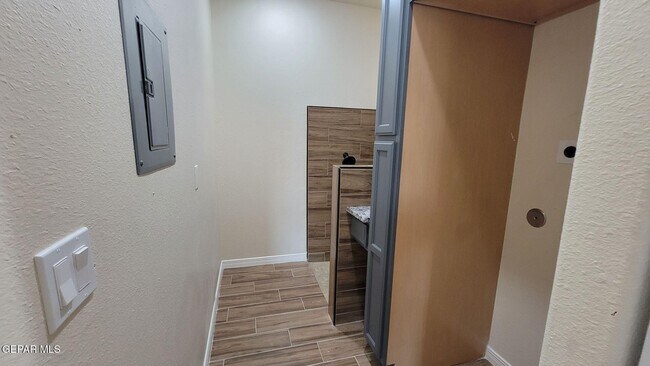 Building Photo - 125 Loma Vista Dr